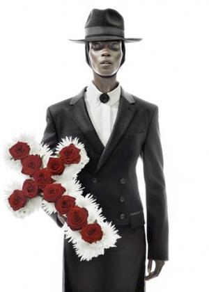 Model met rouwhart van Les fleurs de mylene shoot by Fotofloor